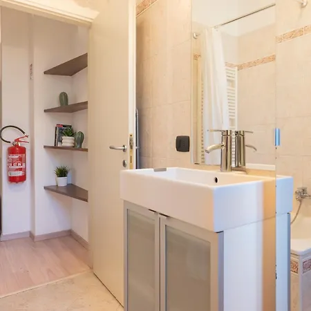 Bellezza Fair - Vicino Fiera E Centro, Wifi, Smart Tv, Ac, Balcone דירה *